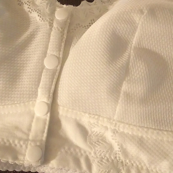NWT Front Snap Bra - Size 32B - Picture 2 of 8